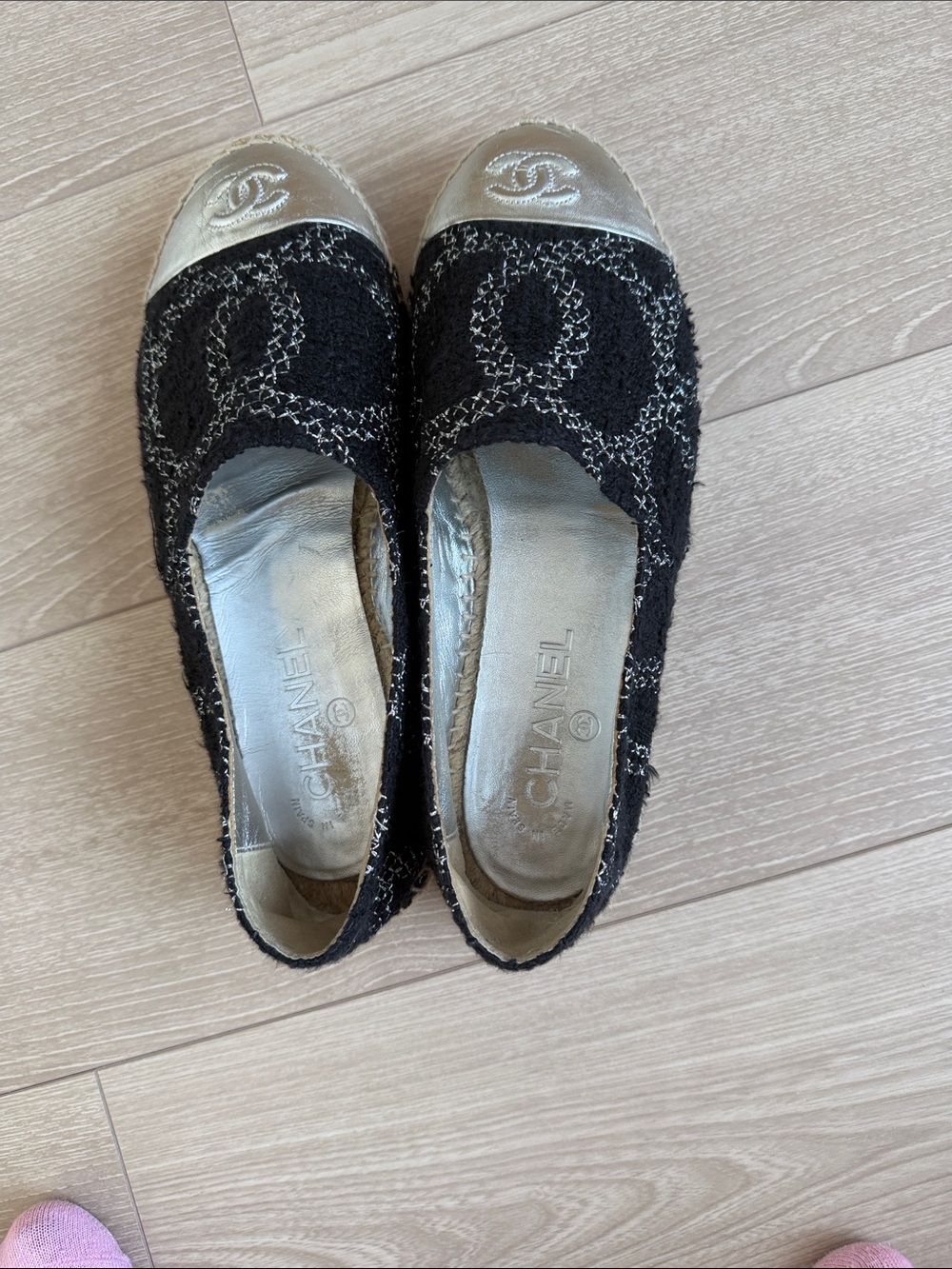 CHANEL Black Tweed Flats with Silver Cap Toe - Picture 2 of 14